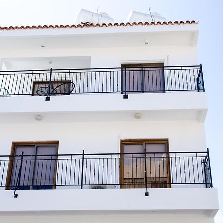 Spacious 2 Bedroom Appartment Near Mall -Internet 1Gbps Paphos Bagian luar foto