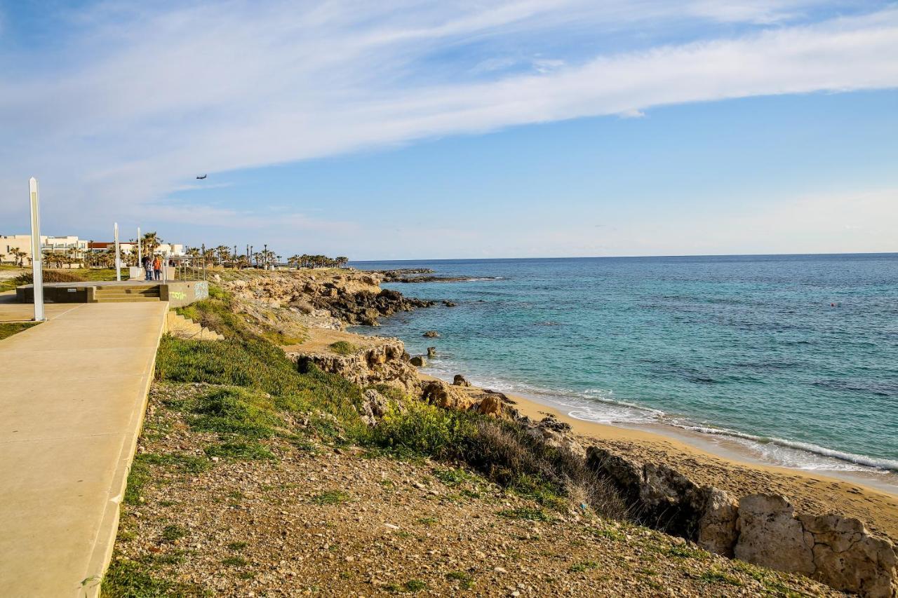 Spacious 2 Bedroom Appartment Near Mall -Internet 1Gbps Paphos Bagian luar foto