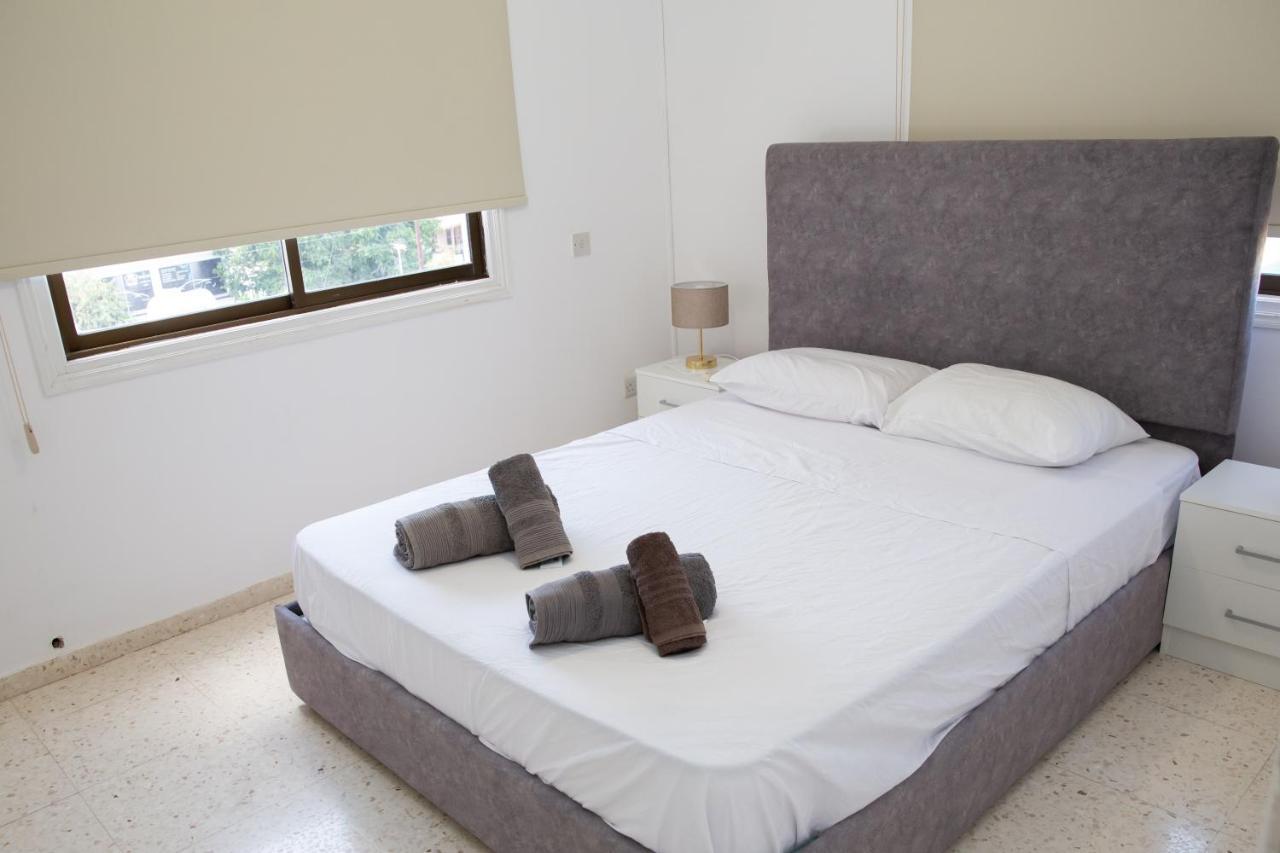 Spacious 2 Bedroom Appartment Near Mall -Internet 1Gbps Paphos Bagian luar foto