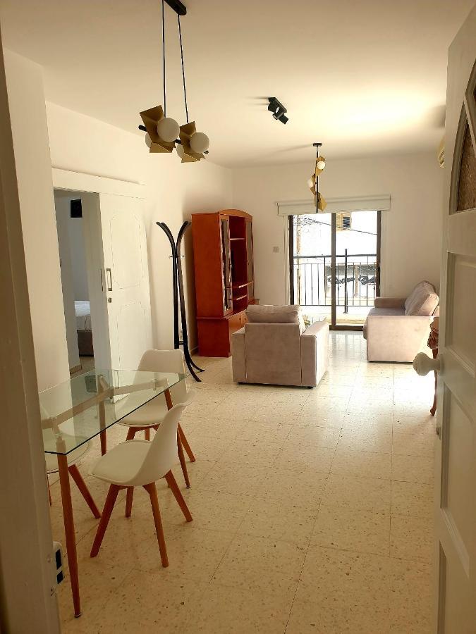 Spacious 2 Bedroom Appartment Near Mall -Internet 1Gbps Paphos Bagian luar foto