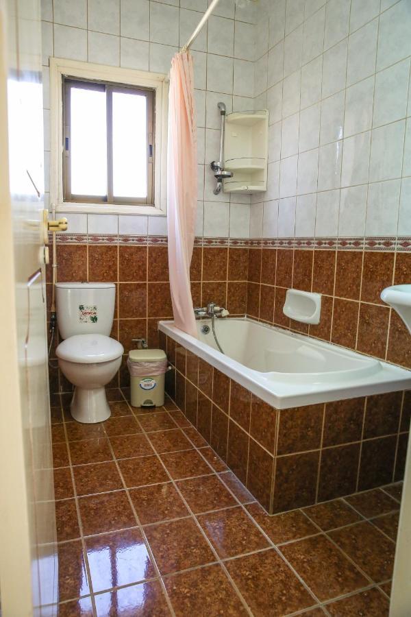 Spacious 2 Bedroom Appartment Near Mall -Internet 1Gbps Paphos Bagian luar foto