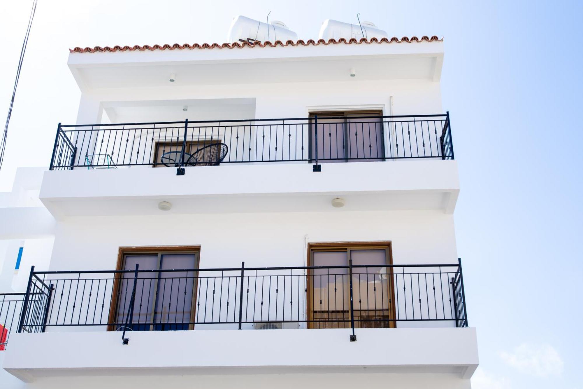 Spacious 2 Bedroom Appartment Near Mall -Internet 1Gbps Paphos Bagian luar foto